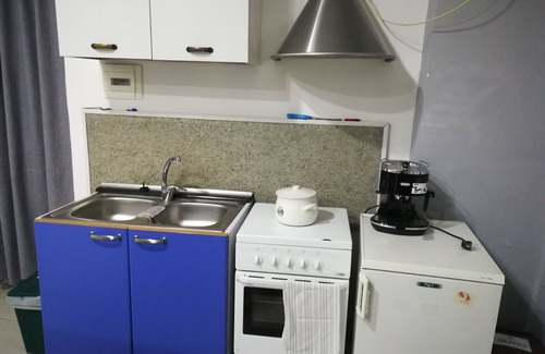 Castel San Giorgio Apartamento | Estudio amueblado (cama doble) con TV y baño privado.