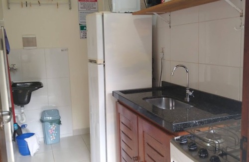 Caraguatatuba Apartamento | Cocina con piscina, patio, barbacoa, cerca de Playa Martim de Sá-