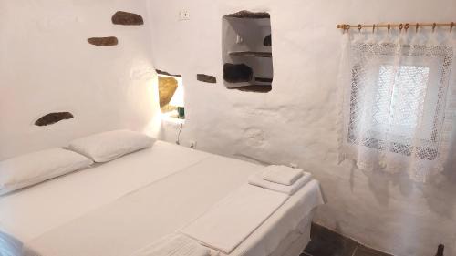 Sifnos Casa | Fyrou- Serenity/Idyllic Traditional Experience