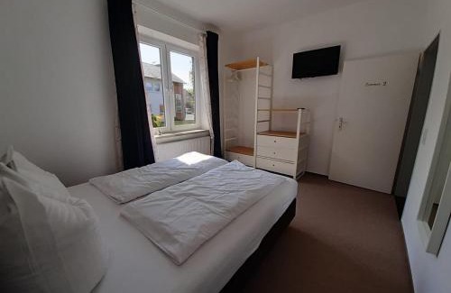 Schleswig Apartamento | Gästehaus bed & kitchen