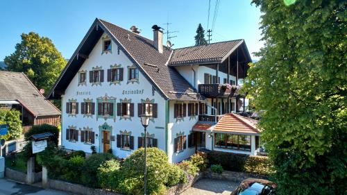 Oberammergau Casa | Gästehaus Enzianhof Hotel Garni