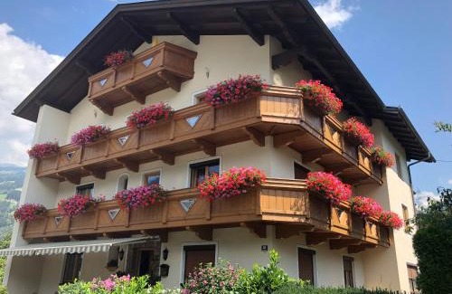 Zell am Ziller Apartamento | Gästehaus Neuhauser