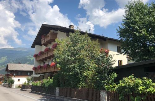 Zell am Ziller Apartamento | Gästehaus Neuhauser