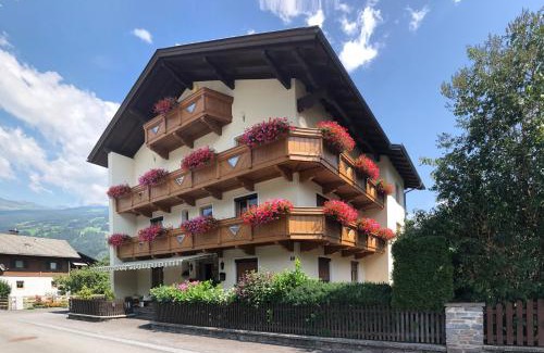 Zell am Ziller Apartamento | Gästehaus Neuhauser