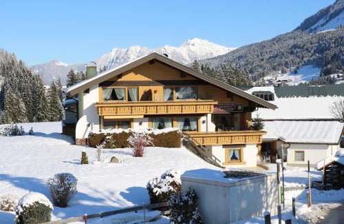 Riezlern Apartamento | Gästehaus Strasser