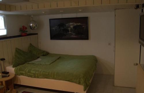 Weil am Rhein Apartamento | Gästezimmer Jülich mit Küche