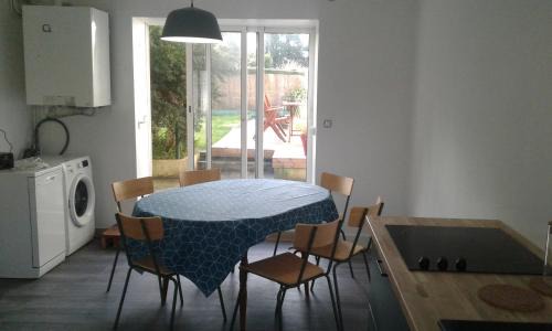 Reville Casa | Gîte à 50m de la mer par chemin piétonnier !