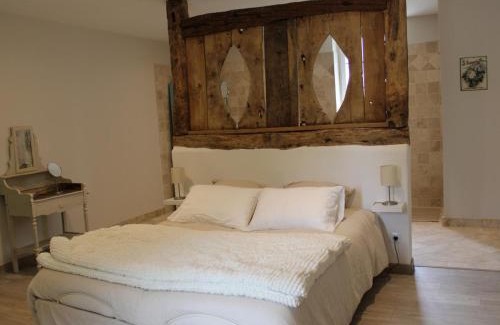 Fontclaireau Casa | Gîte à Fontclaireau : piscine privative, jardin clos, 4 ch., draps et linge fournis - FR-1-653-202