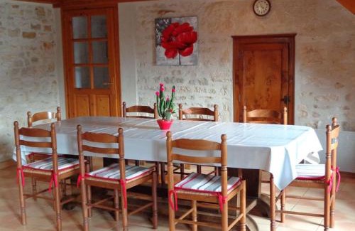 Saint-Juire-Champgillon Casa | Gîte à Saint-Juire-Champgillon avec piscine privative, sauna, jardin et wifi - FR-1-426-363