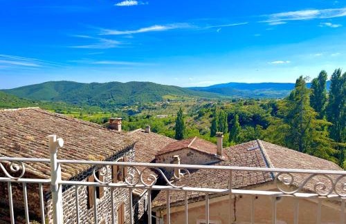 Aubignas Casa | Gîte ღ La tour du Château ღ
