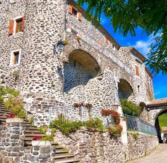 Aubignas Casa | Gîte ღ La tour du Château ღ