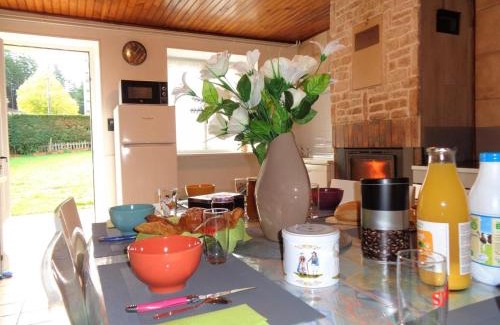 Saint-Jean-la-Vetre Casa | Gîte 110m²: 3 ch, terrasse, jardin, animaux acceptés, wifi, charges incluses, draps fournis - FR-1-496-248