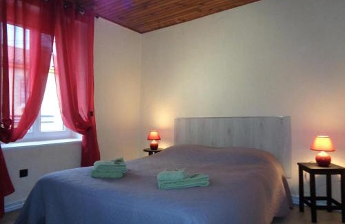 Saint-Jean-la-Vetre Casa | Gîte 110m²: 3 ch, terrasse, jardin, animaux acceptés, wifi, charges incluses, draps fournis - FR-1-496-248