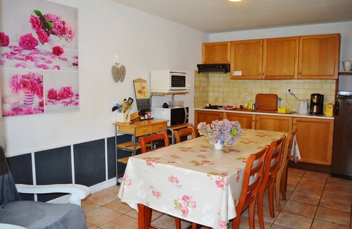Courcelles-au-Bois Casa | Gîte 2 à 8 Personnes Avec 3 Chambres et 3 Salles de Bains / Cuisine