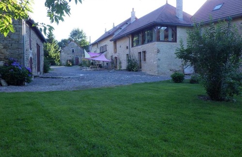 Antully Casa | Gîte 2 La grange des hirondelles 3 lits doubles 6 adultes situé entre Bourgogne MORVAN et Vignoble Maison entière labellisée à Gîte de France sous 71 G 2005 labellisé 3 épis - Loft grand volume dans corps de ferme rénovée ANTULLY chez MAYMARD Yannick