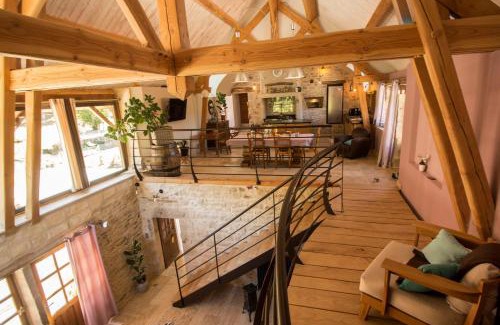 Antully Casa | Gîte 2 La grange des hirondelles 3 lits doubles 6 adultes situé entre Bourgogne MORVAN et Vignoble Maison entière labellisée à Gîte de France sous 71 G 2005 labellisé 3 épis - Loft grand volume dans corps de ferme rénovée ANTULLY chez MAYMARD Yannick