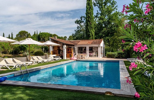 Les Arcs-sur-Argens Apartamento | Apartamento en un complejo de apartamentos de vacaciones en familia; Propietario alemán en el sitio
