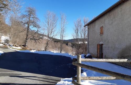 La Chambonie Casa | Gîte 3 chambres avec jardin, toutes charges incluses, animaux acceptés, randonnée à proximité - FR-1-496-197