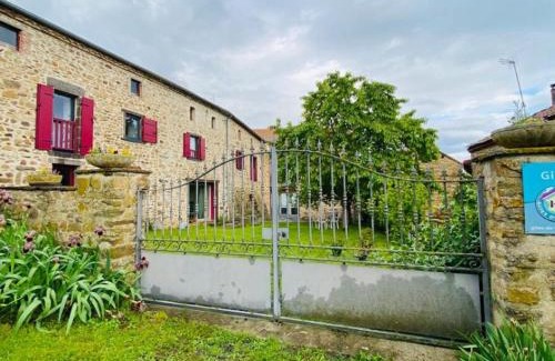 Saint-Beauzire Casa | Gîte 4 étoiles au cœur de l’Auvergne avec terrasse, jardin clos et équipements pour enfants - FR-1-582-476