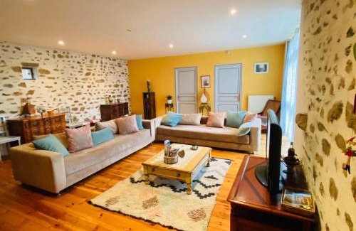 Saint-Beauzire Casa | Gîte 4 étoiles au cœur de l’Auvergne avec terrasse, jardin clos et équipements pour enfants - FR-1-582-476