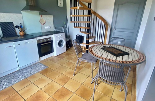 Alba-la-Romaine Apartamento | Gîte 4/5p, 2 bedrooms, private garden, shared pool