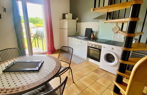Alba-la-Romaine Apartamento | Gîte 4/5p, 2 bedrooms, private garden, shared pool