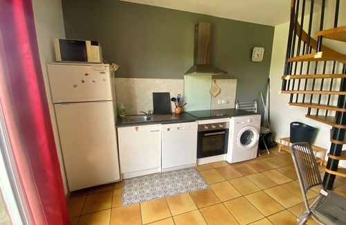 Alba-la-Romaine Apartamento | Gîte 4/5p, 2 bedrooms, private garden, shared pool