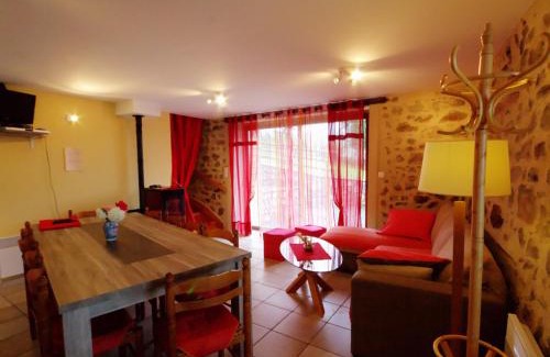 Saint-Cyr-de-Valorges Casa | Gîte 4 chambres avec jardin, animaux acceptés, terrasse et abri voiture - FR-1-496-17