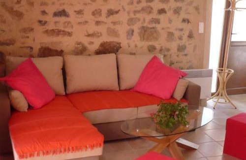 Saint-Cyr-de-Valorges Casa | Gîte 4 chambres avec jardin, animaux acceptés, terrasse et abri voiture - FR-1-496-17