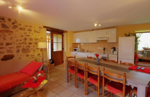 Saint-Cyr-de-Valorges Casa | Gîte 4 chambres avec jardin, animaux acceptés, terrasse et abri voiture - FR-1-496-17