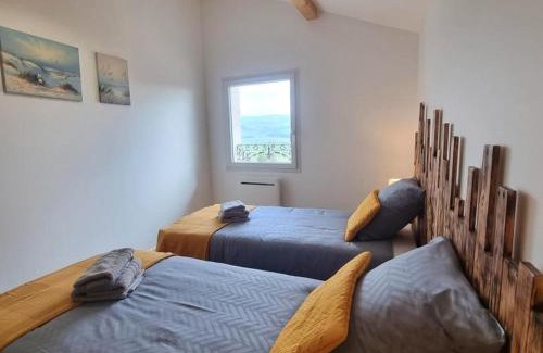 Saint-Priest-la-Prugne Casa | Gîte 4 pers, terrasse & jardin, près des Bois Noirs - FR-1-496-348
