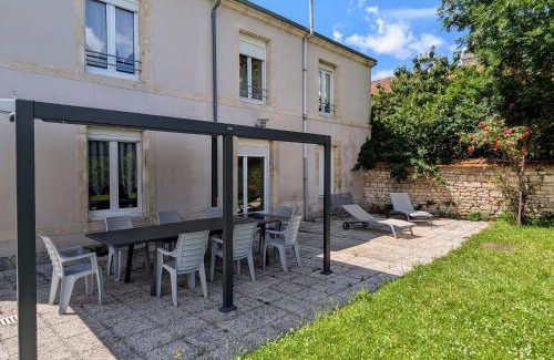 Mecrin Casa | Gîte accueillant 10 pers avec terrasse, proche nature, idéal pour famille et PMR à Mécrin - FR-1-585-12