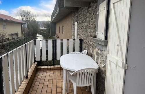 Ambronay Casa | Gîte Agréable, Situé au Pied des Monts du Bugey. De Nombreuses Possibilités de Promenades et de Visi