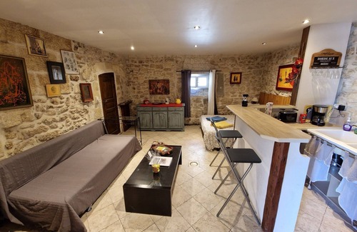 Sommieres Apartamento | Le Gîte Romain 25m²: piscina y jardín - Sommières