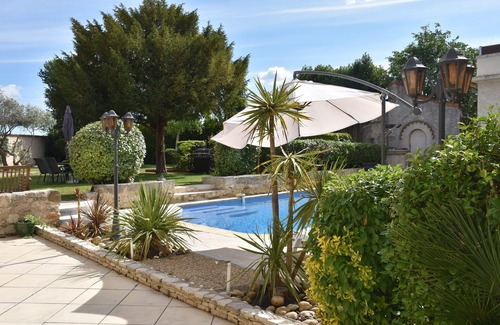 Sommieres Apartamento | Le Gîte Romain 25m²: piscina y jardín - Sommières