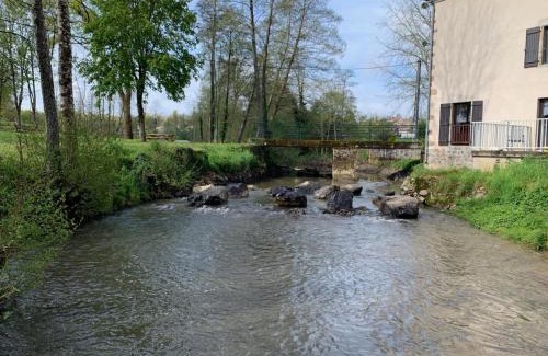 Saint-Maurice-des-Lions Casa | Gîte au Moulin: confort moderne avec terrasse et WIFI - FR-1-653-271