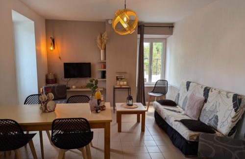 Saint-Maurice-des-Lions Casa | Gîte au Moulin: confort moderne avec terrasse et WIFI - FR-1-653-271