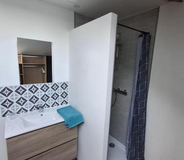Salles-en-Toulon Apartamento | Gîte au milieu de la campagne
