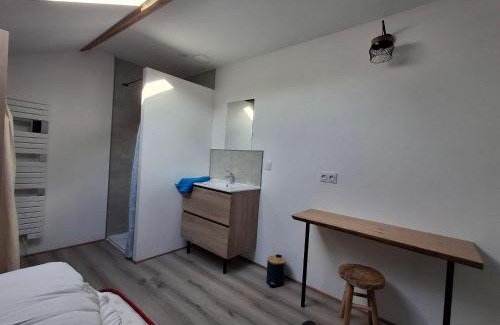 Salles-en-Toulon Apartamento | Gîte au milieu de la campagne