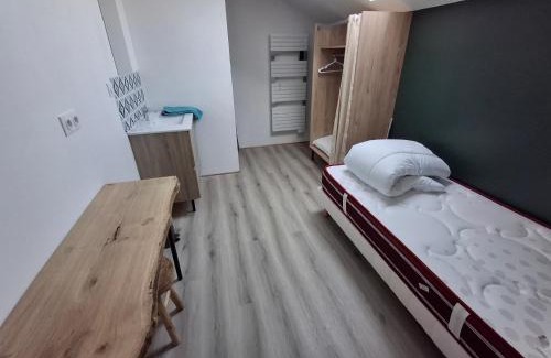 Salles-en-Toulon Apartamento | Gîte au milieu de la campagne