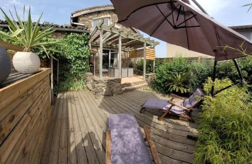 Tartaras Casa | Gîte authentique avec terrasse et tout confort, entre Monts du Lyonnais et bassin Stéphanois - FR-1-496-299