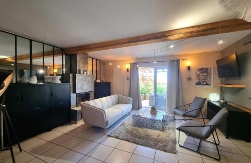 Tartaras Casa | Gîte authentique avec terrasse et tout confort, entre Monts du Lyonnais et bassin Stéphanois - FR-1-496-299