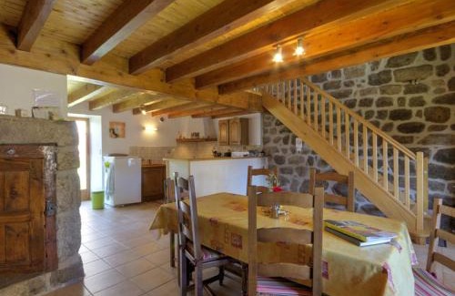 Burdignes Casa | Gîte Authentique en Campagne avec Cheminée, Wifi, Terrasse et Jardin, Près du Ski et VTT - FR-1-496-96