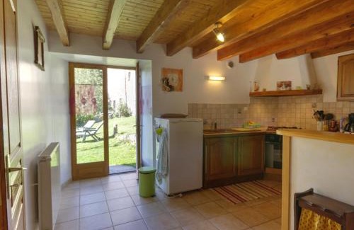 Burdignes Casa | Gîte Authentique en Campagne avec Cheminée, Wifi, Terrasse et Jardin, Près du Ski et VTT - FR-1-496-96