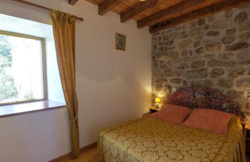 Burdignes Casa | Gîte Authentique en Campagne avec Cheminée, Wifi, Terrasse et Jardin, Près du Ski et VTT - FR-1-496-96