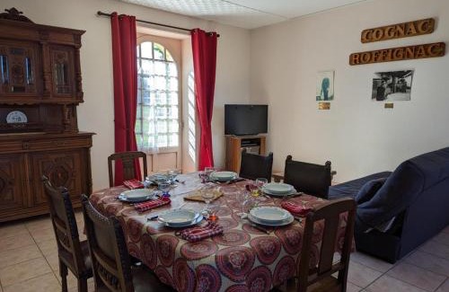 Cherves-Richemont Casa | Gîte avec 3 chambres, jardin privatif, 12 vélos, proche de Cognac - FR-1-653-205
