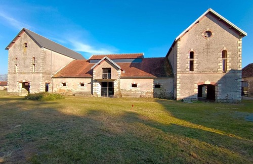 La Pommeraye Casa | Gîte Bords de Loire, Avec Piscine Intérieure et Jardin