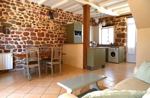 Objat Casa | Gîte "côté pré"- "Les sources" self-catering estate, Objat, Corrèze