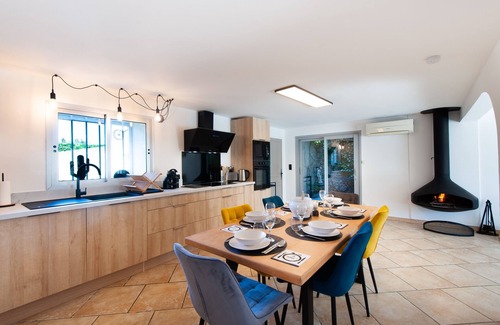 Entressen Casa | Gîte Cerise - Maison climatisée avec piscine