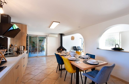 Entressen Casa | Gîte Cerise - Maison climatisée avec piscine